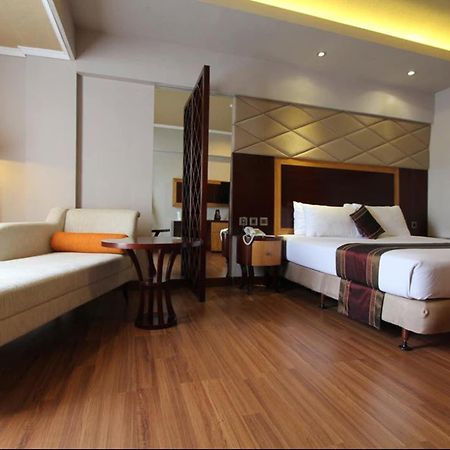Regent'S Park Hotel Malang Kültér fotó