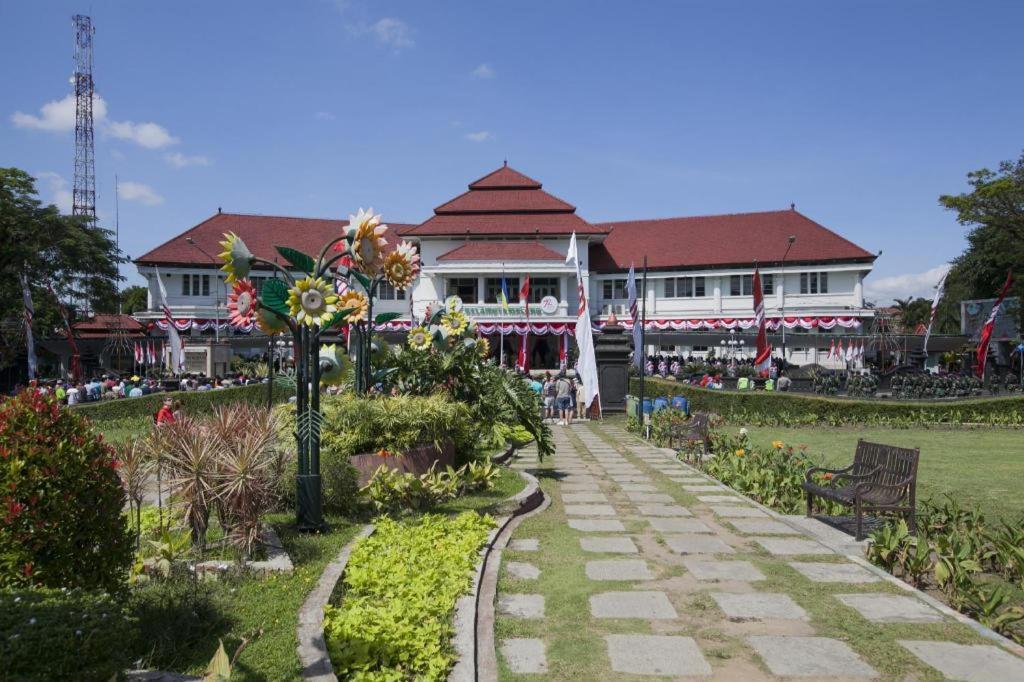 Regent'S Park Hotel Malang Kültér fotó