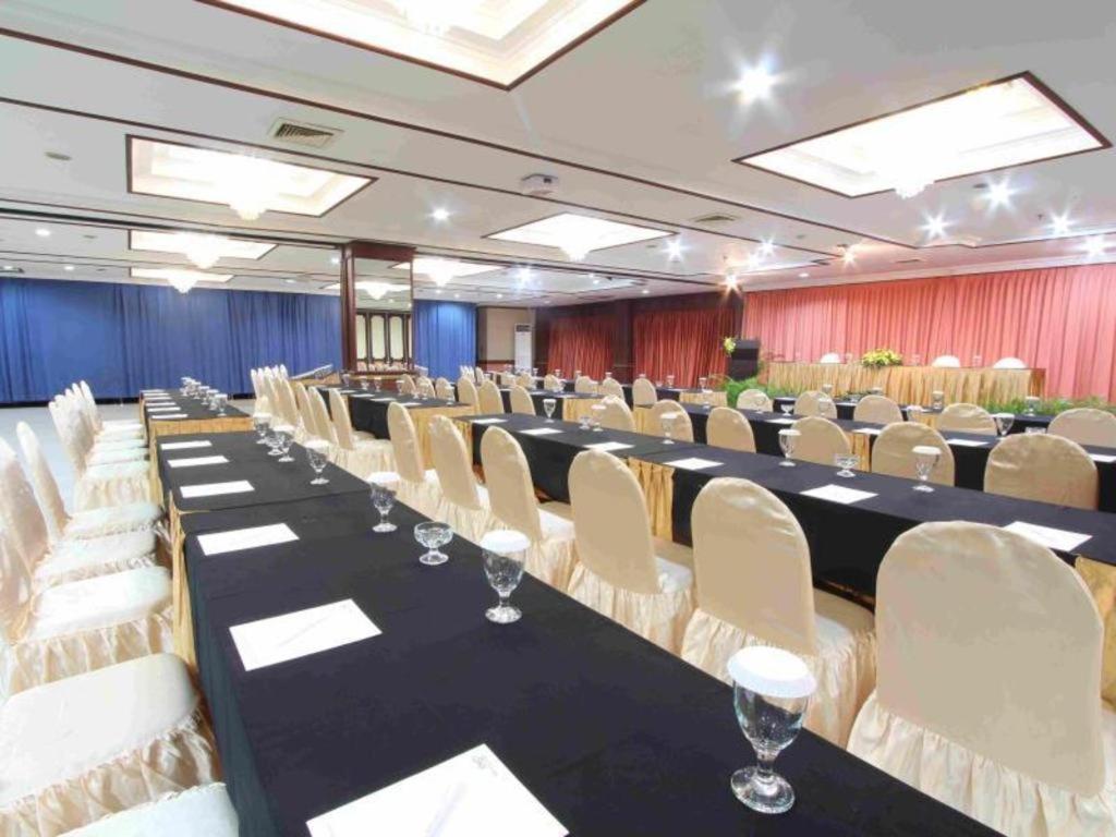 Regent'S Park Hotel Malang Kültér fotó