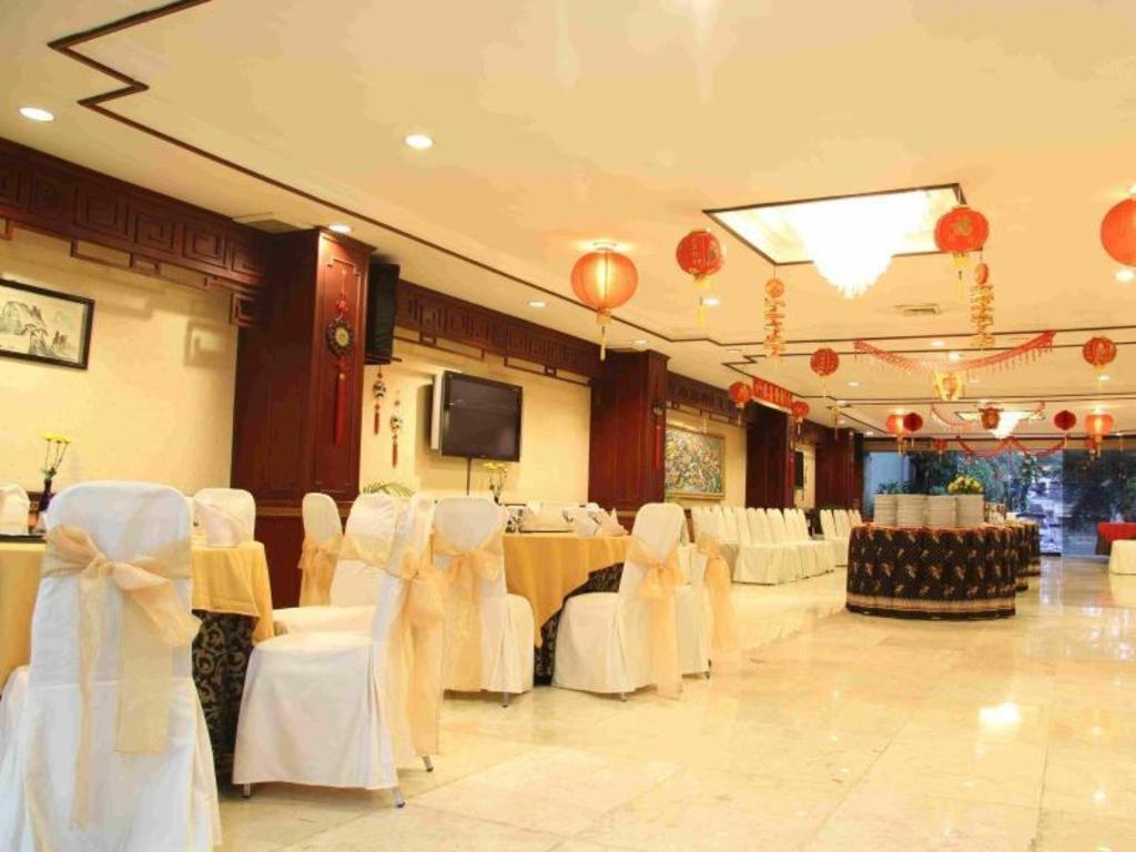 Regent'S Park Hotel Malang Kültér fotó