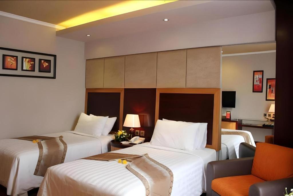 Regent'S Park Hotel Malang Kültér fotó