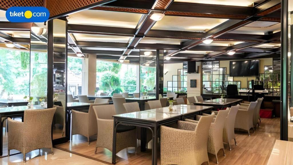 Regent'S Park Hotel Malang Kültér fotó