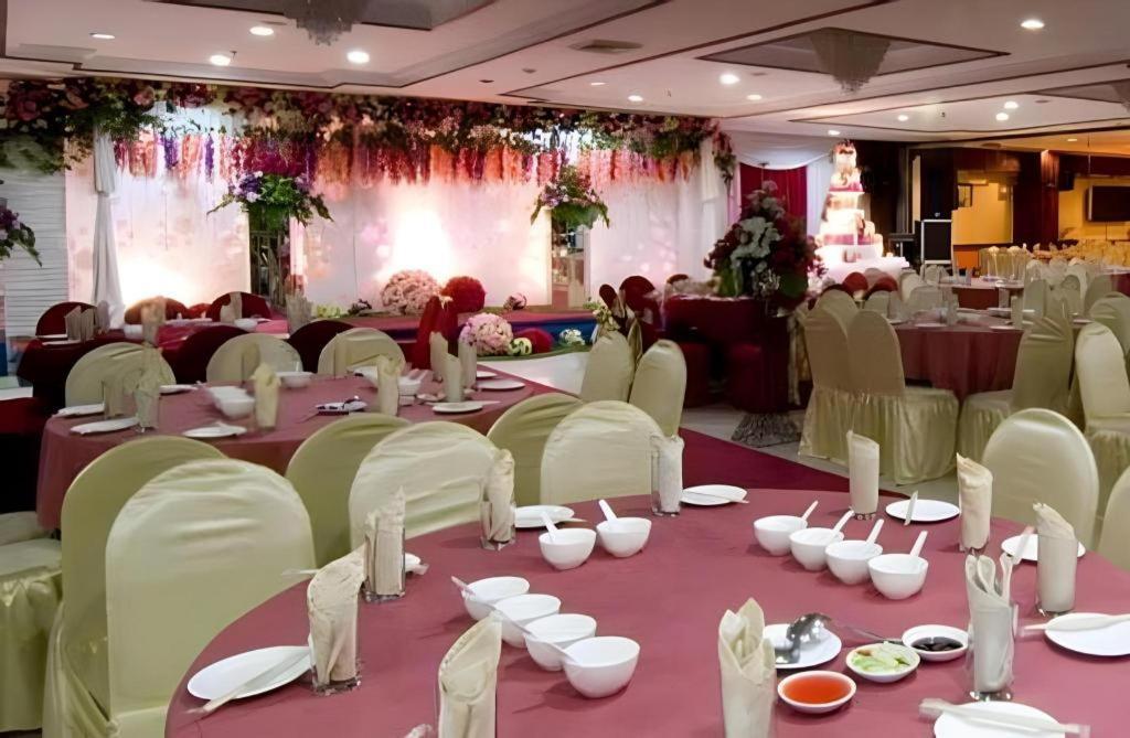 Regent'S Park Hotel Malang Kültér fotó