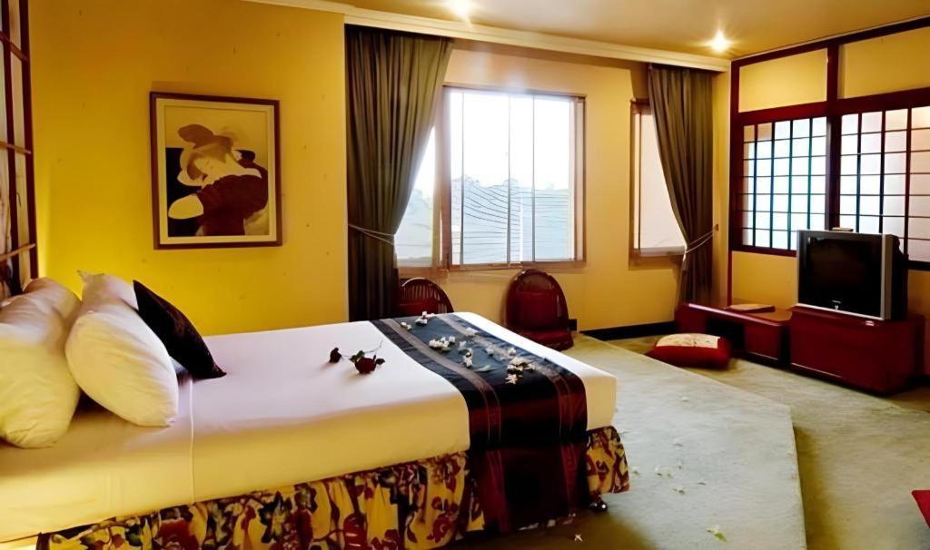 Regent'S Park Hotel Malang Kültér fotó