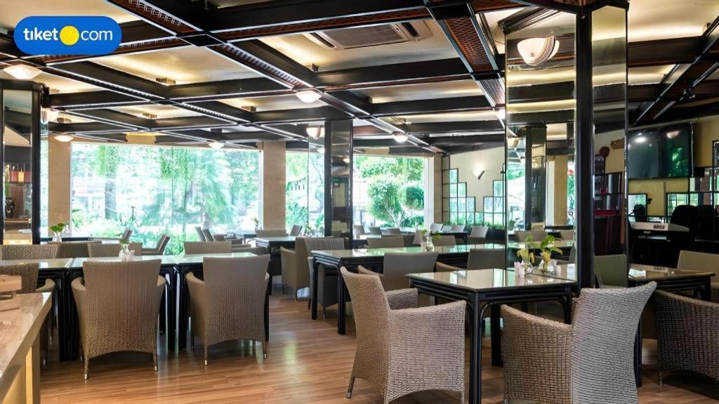 Regent'S Park Hotel Malang Kültér fotó
