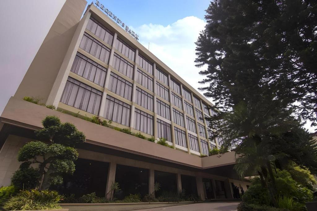 Regent'S Park Hotel Malang Kültér fotó