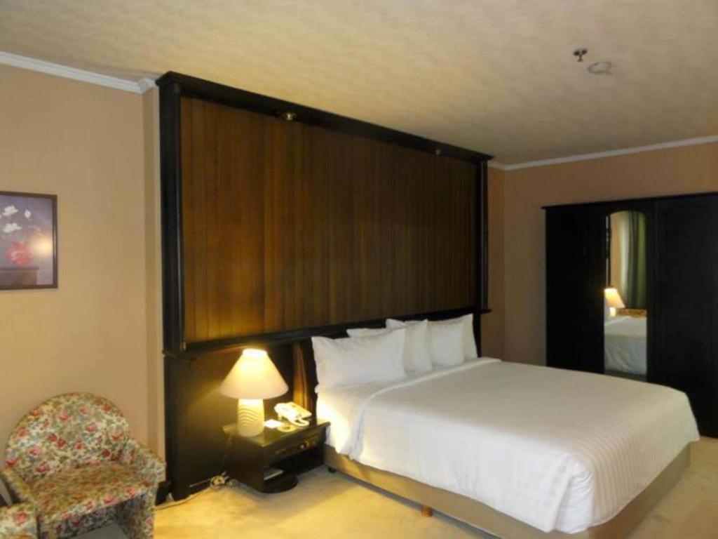 Regent'S Park Hotel Malang Kültér fotó