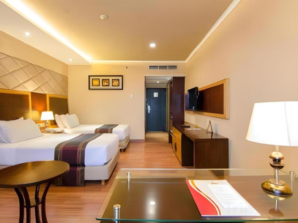 Regent'S Park Hotel Malang Kültér fotó