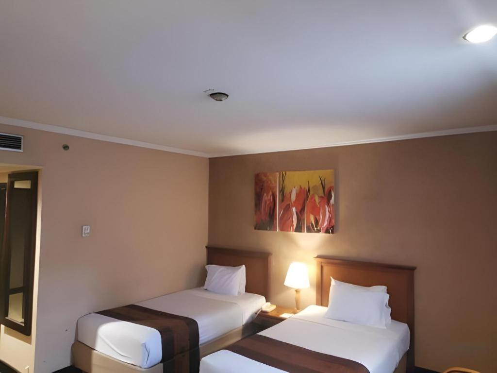Regent'S Park Hotel Malang Kültér fotó