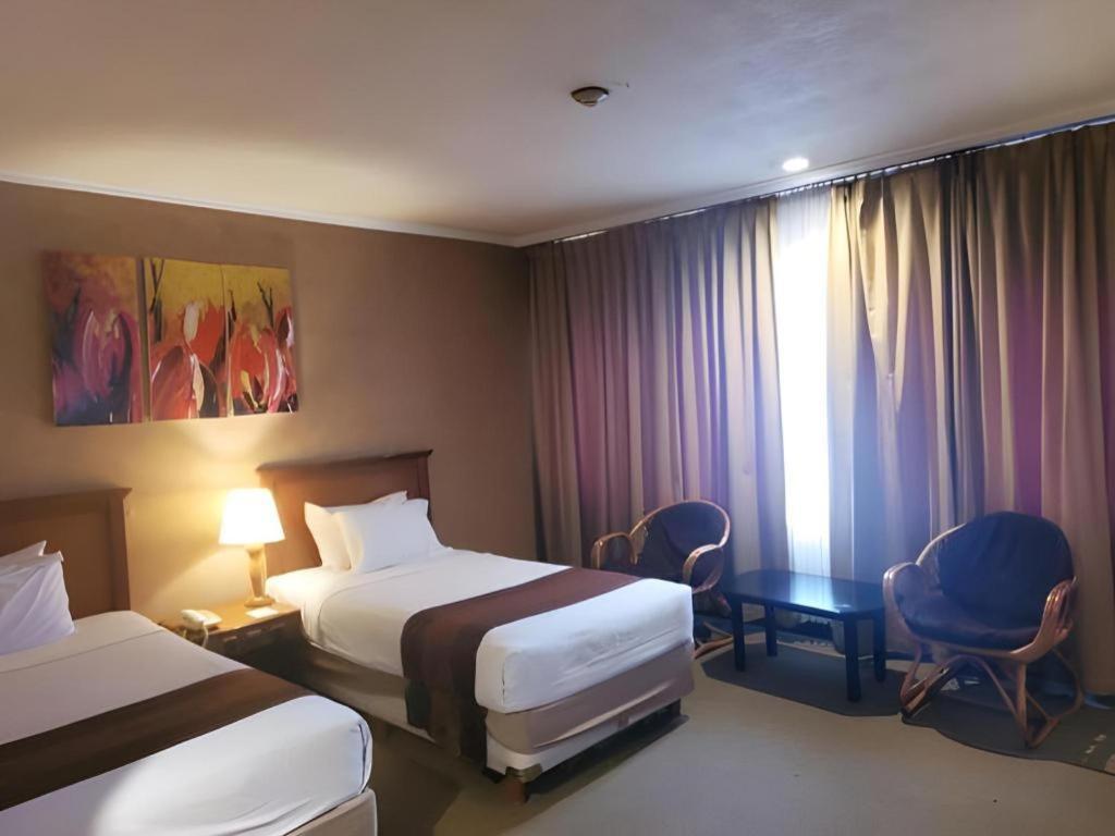 Regent'S Park Hotel Malang Kültér fotó