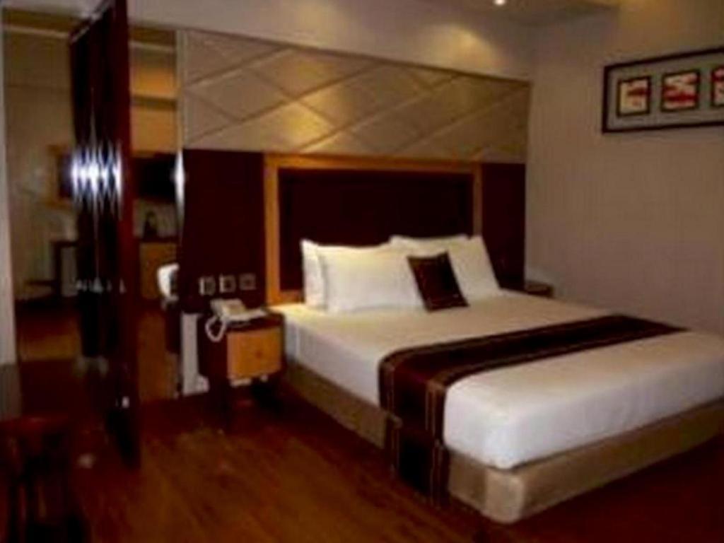 Regent'S Park Hotel Malang Kültér fotó