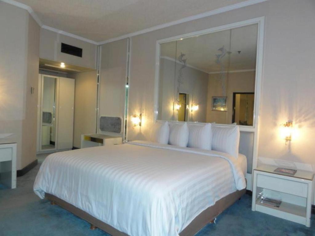 Regent'S Park Hotel Malang Kültér fotó